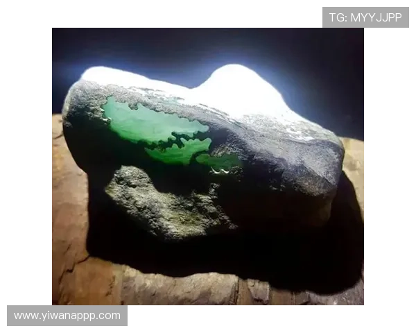 翡翠直播销售新浪潮：揭秘线上购玉的机遇与挑战